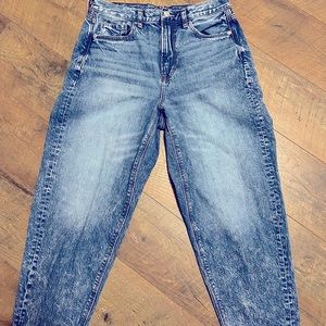 American Eagle Relaxed Mom Jeans